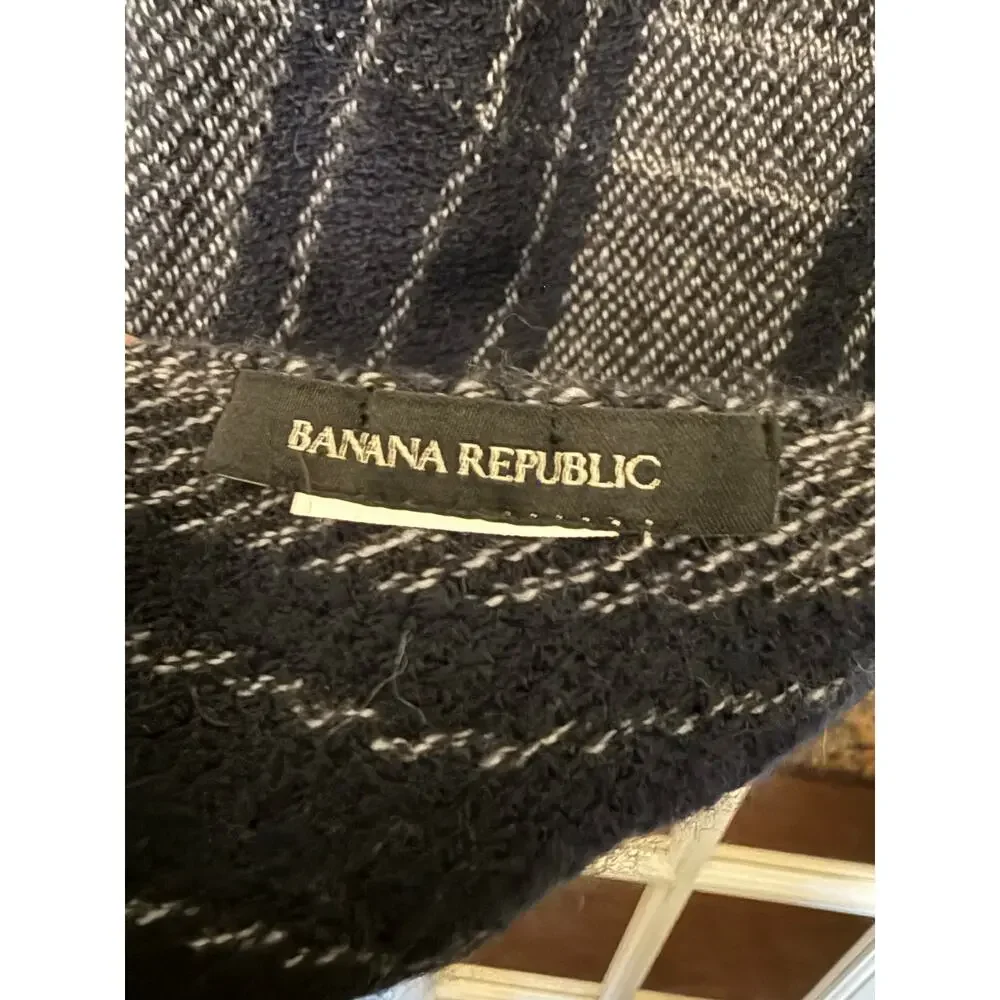 Banana Republic Black Gray Plaid Wool Blend Fringe Scarf Soft Winter Wrap Unisex